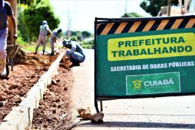 Secretaria de Obras inicia implantação de meio-fio no bairro Nova Conquista