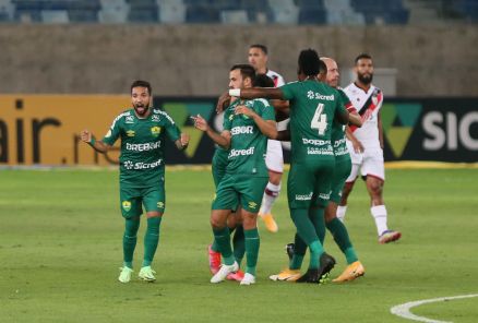 Cuiabá vence a segunda partida e sai da zona do rebaixamento