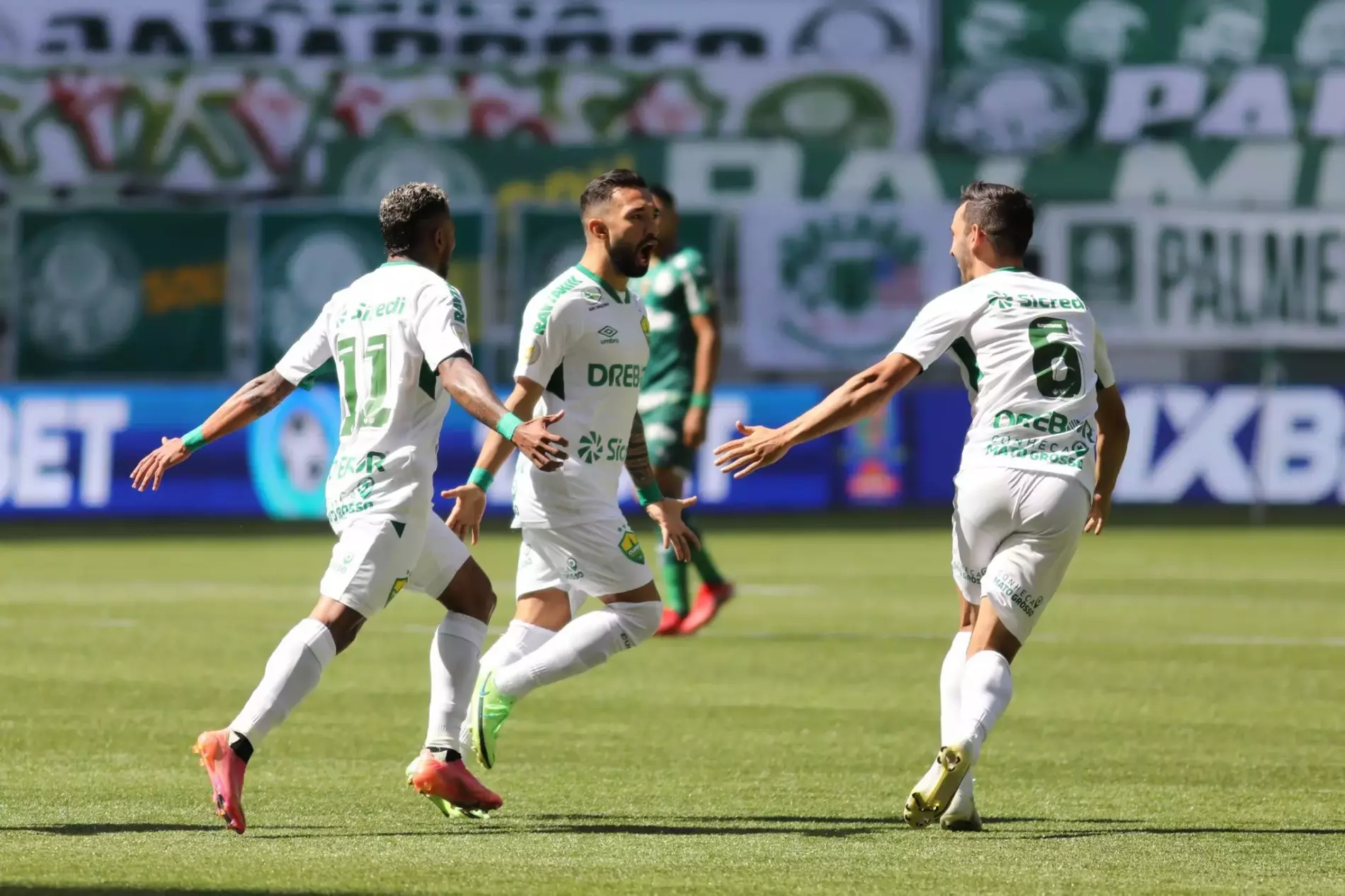 CUIABÁ TEM VITÓRIA IMPOERTANTE Cuiabá faz jogo quase perfeito, vence o Palmeiras em São Paulo