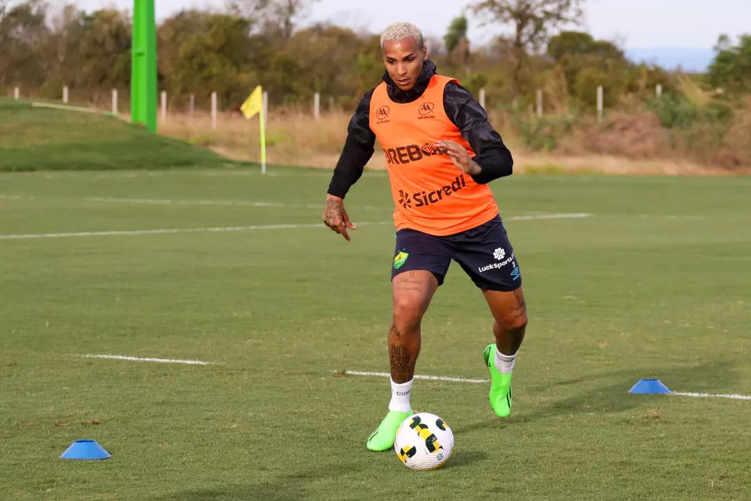 Cuiabá retorna aos treinos para jogo da Sula e estreia no Brasileirão