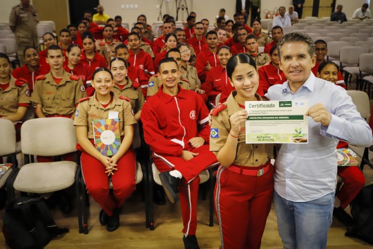 Presidente do TCE-MT debate futuro do planeta com estudantes da rede estadual de Educação