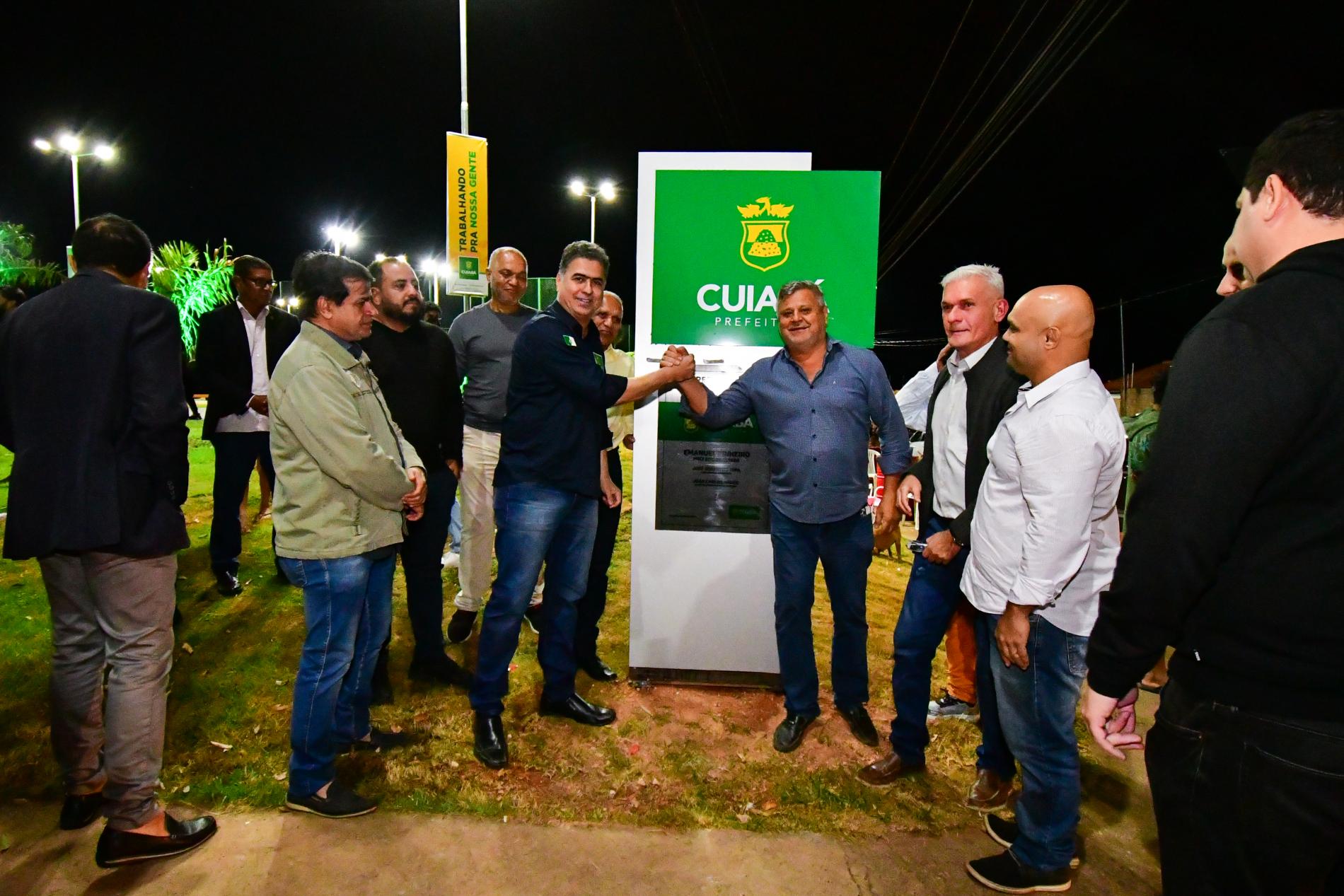 Prefeito Emanuel Pinheiro entrega praça no bairro Jamil Boutros Nadaf