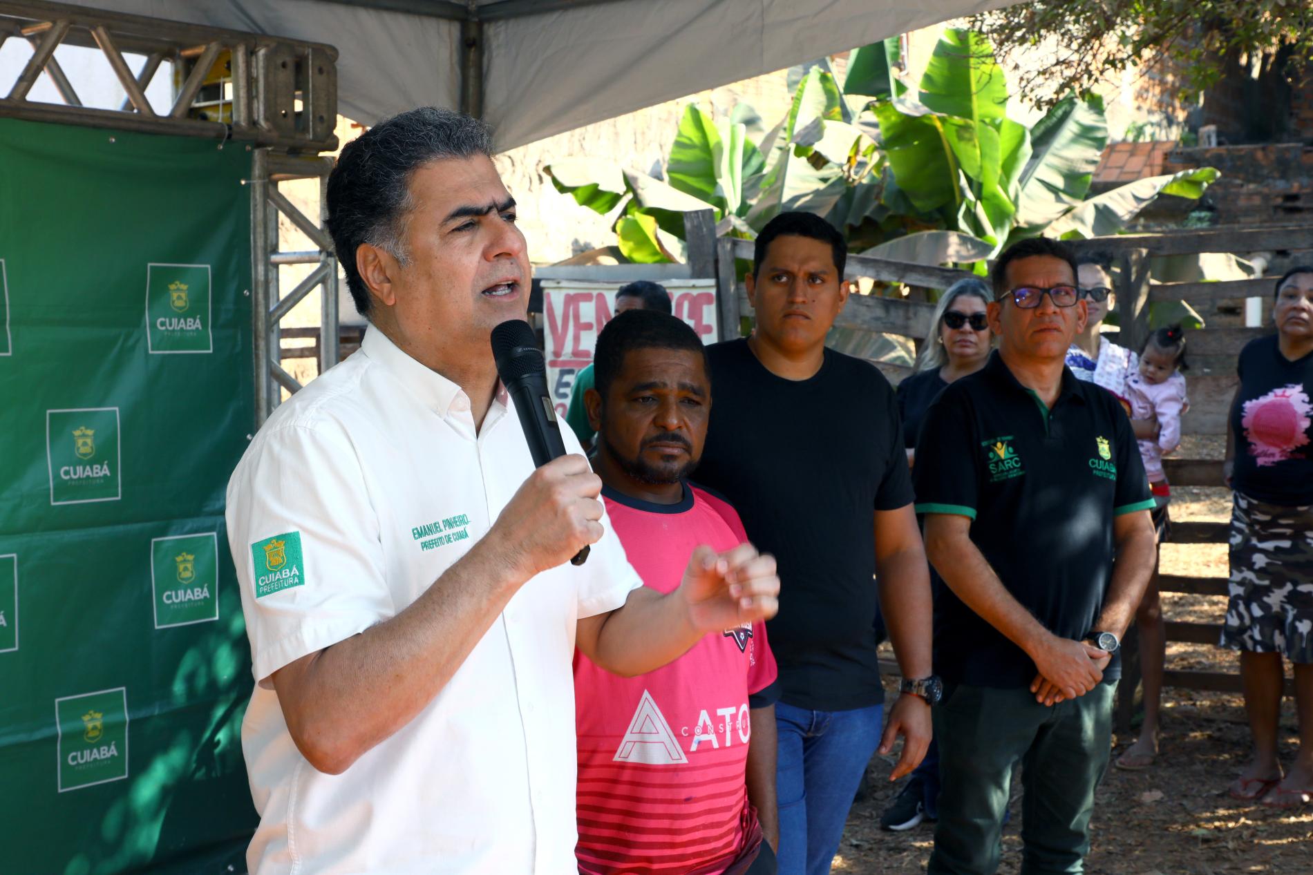 Prefeito lança obra de pavimentação do Vila Rosa