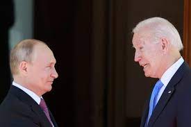 Biden afirma a Putin que ataque à Ucrânia teria 'custo severo'