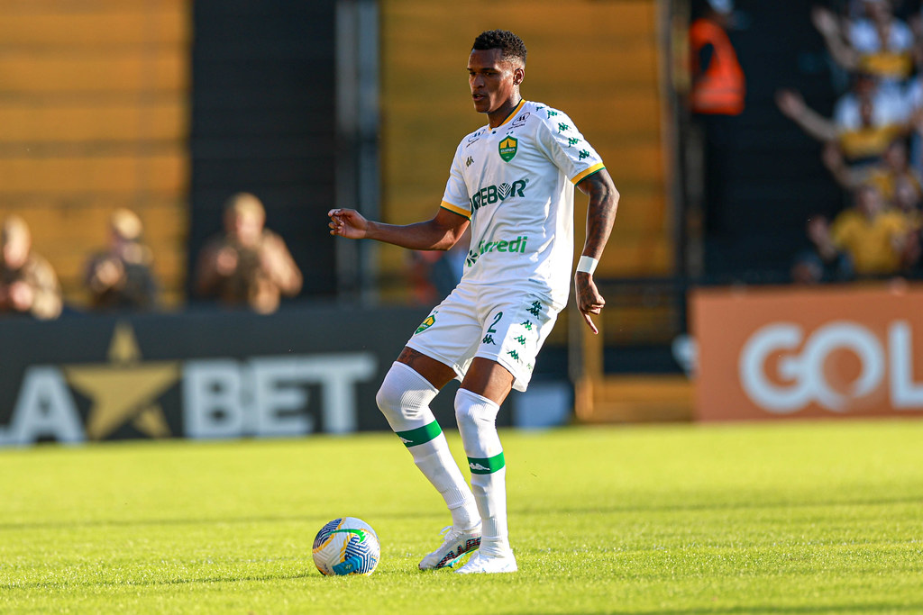 Cuiabá anuncia venda de Matheus Alexandre ao Sport Recife