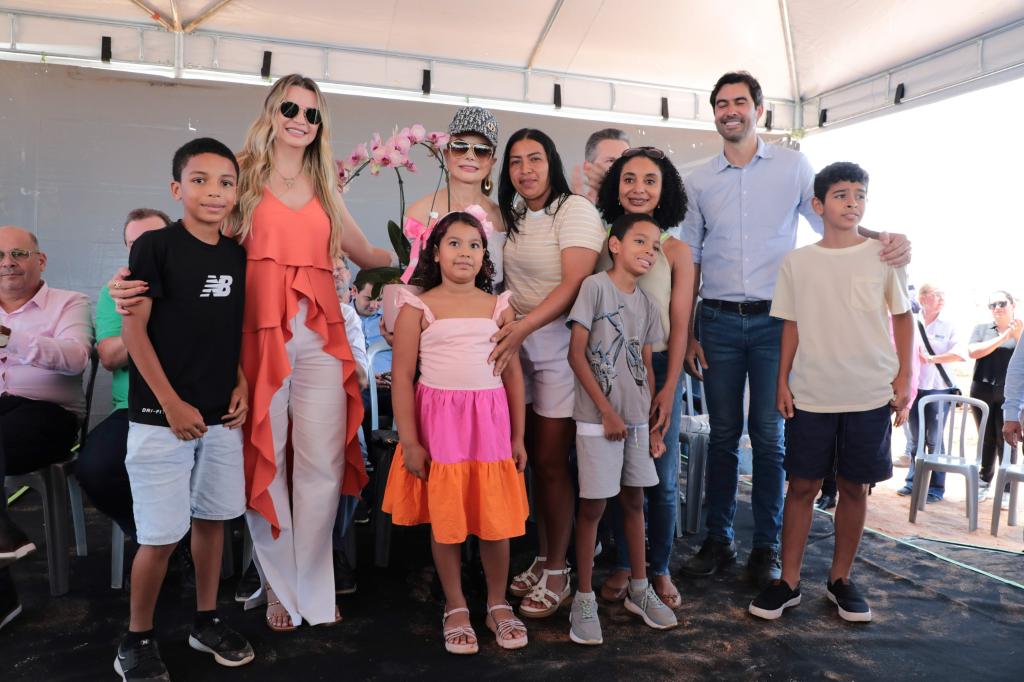 Primeira-dama de MT beneficiar 320 famílias