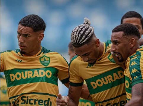 Derik Lacerda faz três, Cuiabá goleia Sport Sinop e se classifica