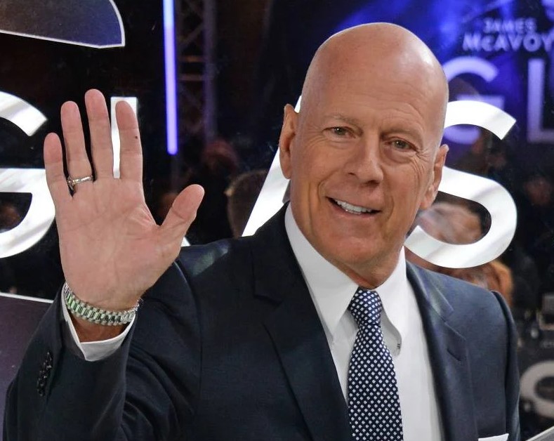 Ator Bruce Willis se aposenta após diagnóstico de afasia