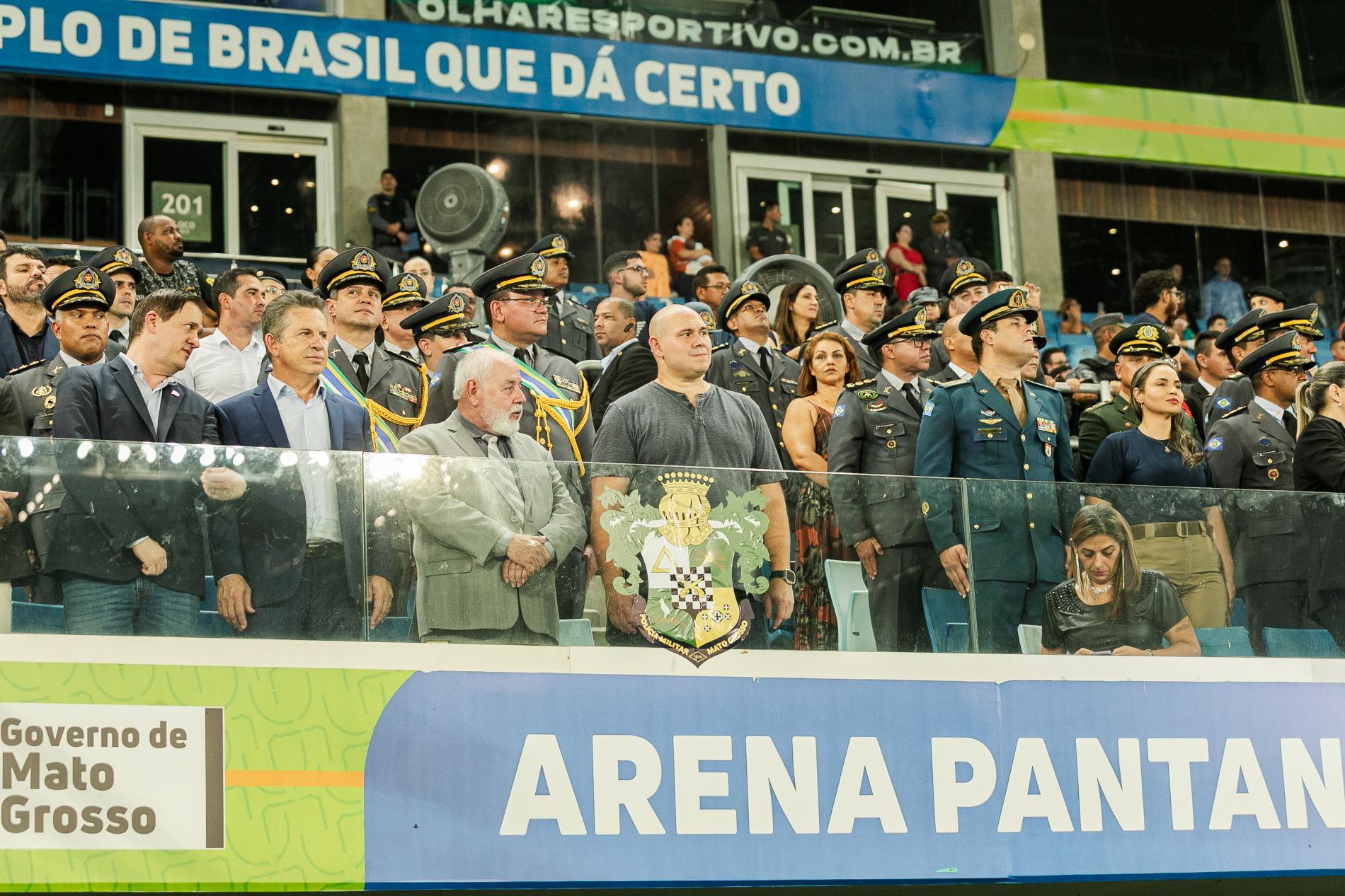 Prefeito e vice prestigiam promoção de quase mil policiais na Arena Pantanal