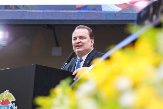 De malas prontas ao Podemos, Max quer levar outros Deputados