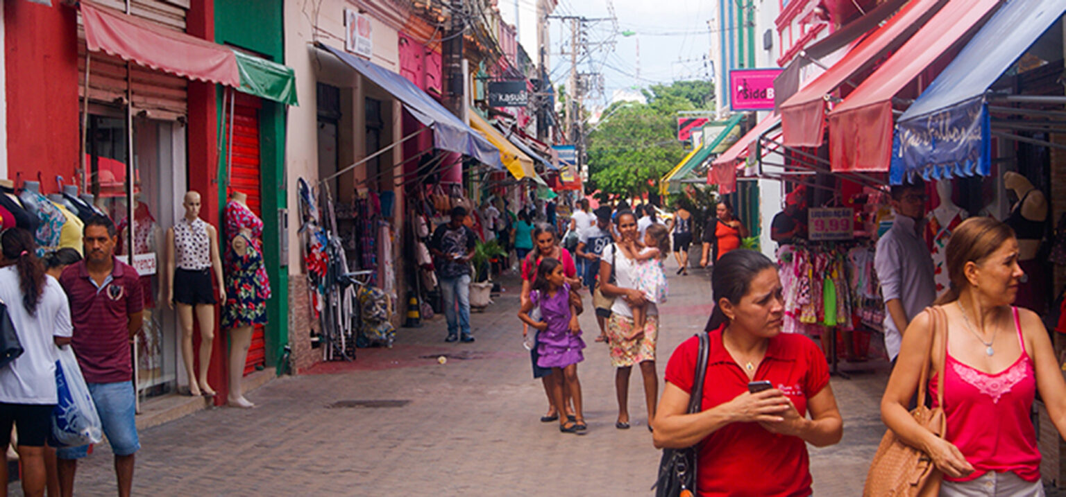Fecomércio-MT orienta comerciantes de Cuiabá e VG sobre feriado do Dia do Trabalhador