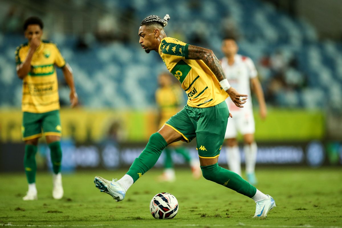 Com pênalti no final, Operário vence Cuiabá e agita a Série B do Brasileirão