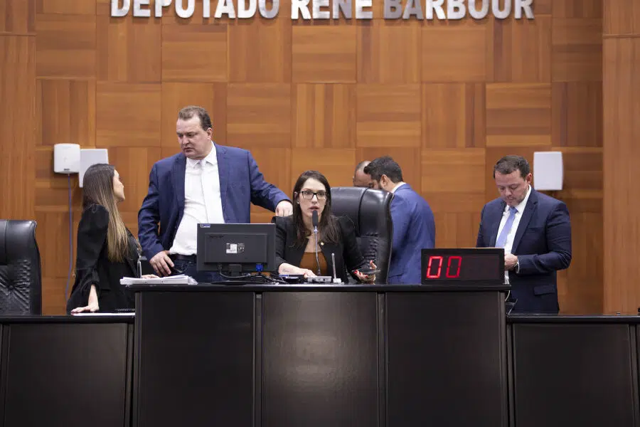 Janaina Riva lidera corrida ao governo de MT e aparece também em 2º lugar ao Senado