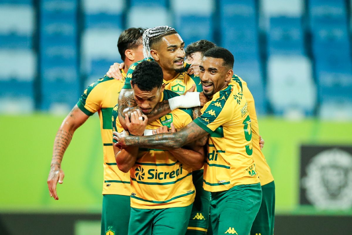 Cuiabá vence o Vila Nova-GO e sobe na tabela da Série B