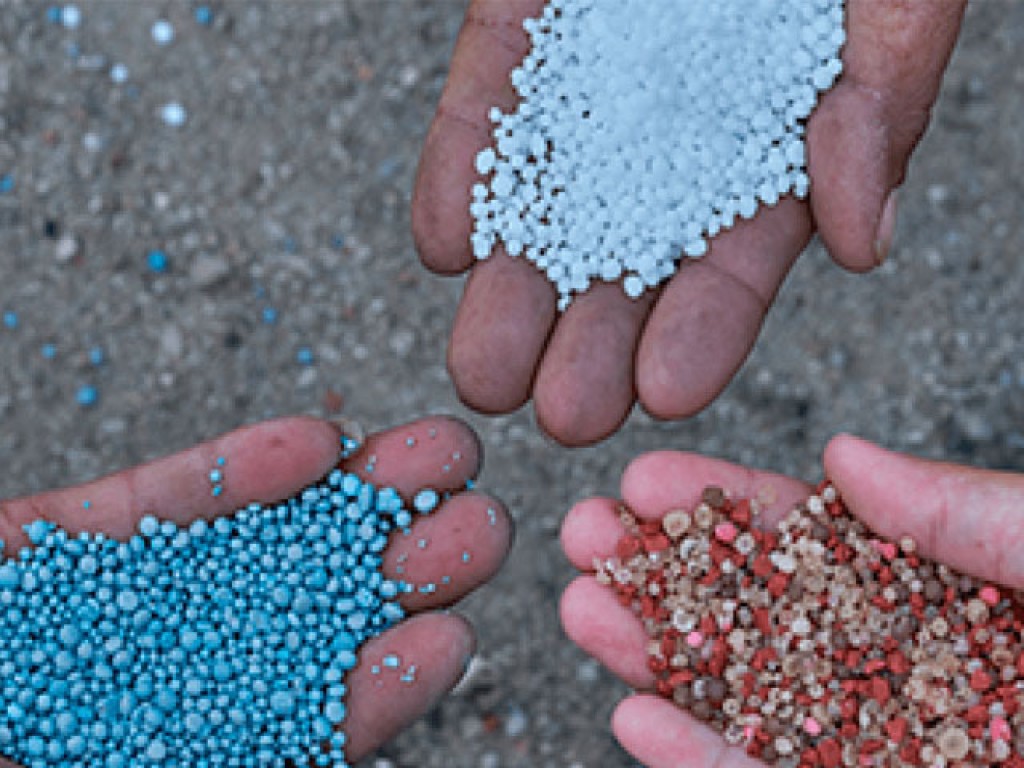 Guerra Israel e Estados Unidos x Irã ameaça explodir custo dos fertilizantes no Brasil