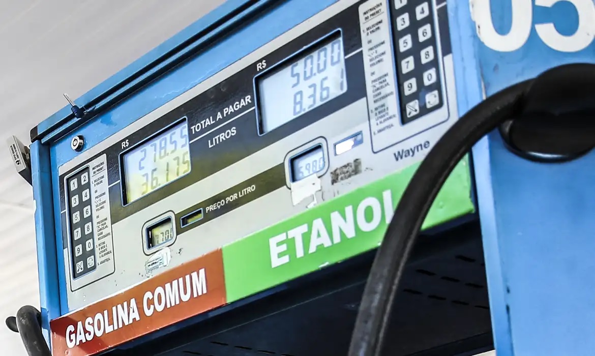 Governo federal anuncia aumento do percentual de etanol na gasolina