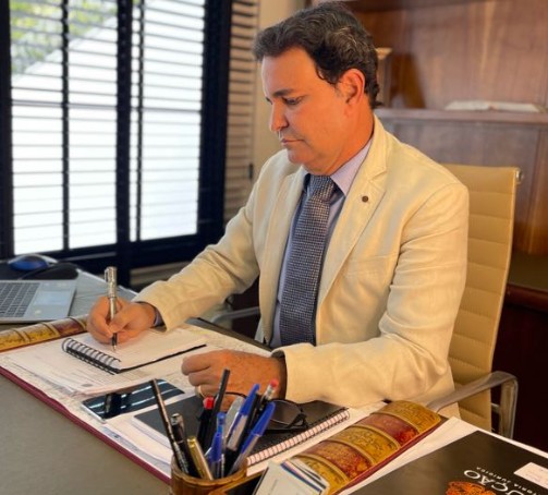 Dr. Ocimar Carneiro de Campos PRECATÓRIOS SOLUÇÃO OU ARMADILHA FISCAL