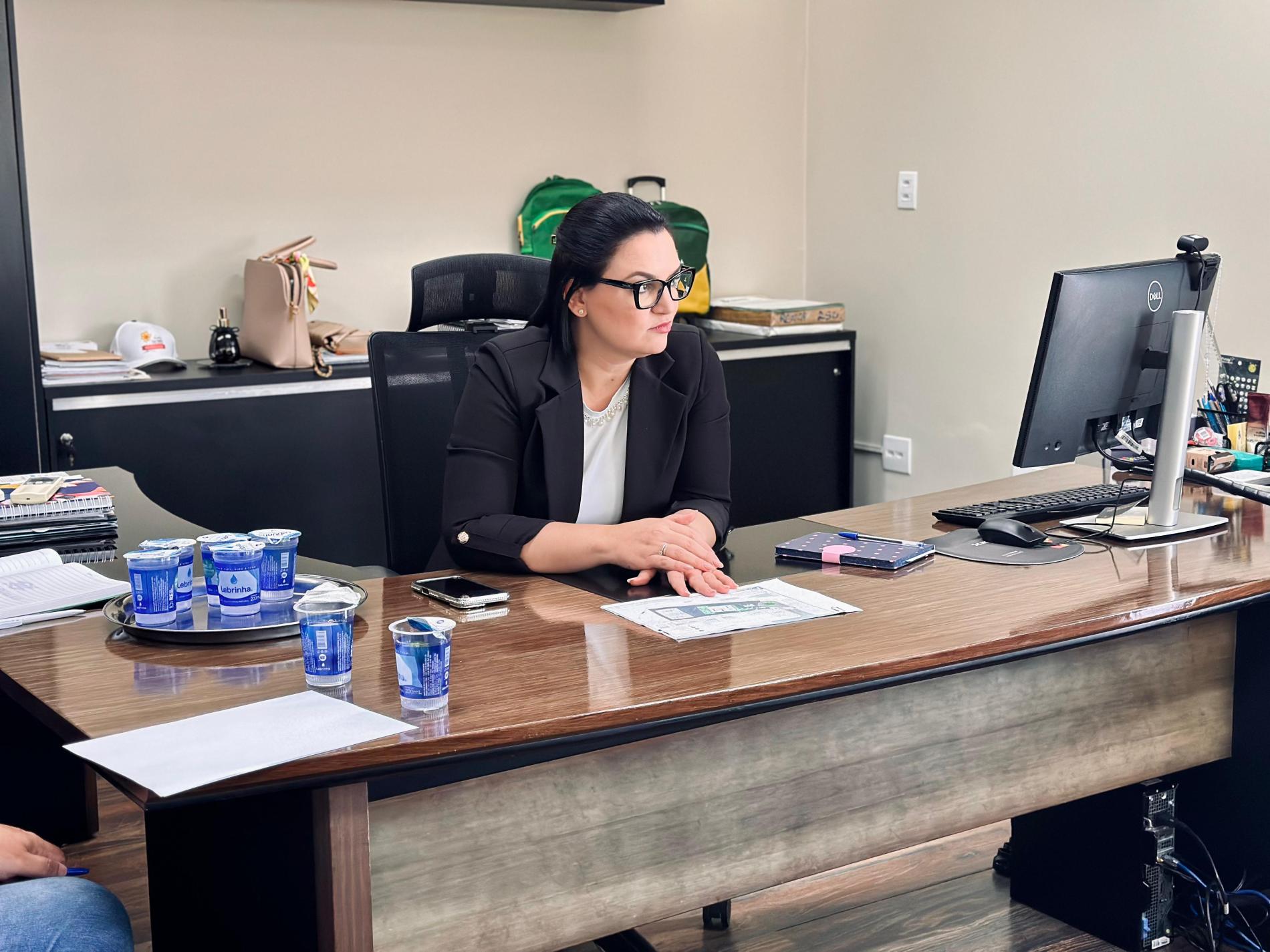 Primeira-dama articula nova praça no Distrito do Sucuri com academia e playground