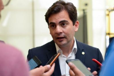 Garcia diz que presidente Lula transforma situação em palanque eleitoral ao não sentar para dialogar com os EUA