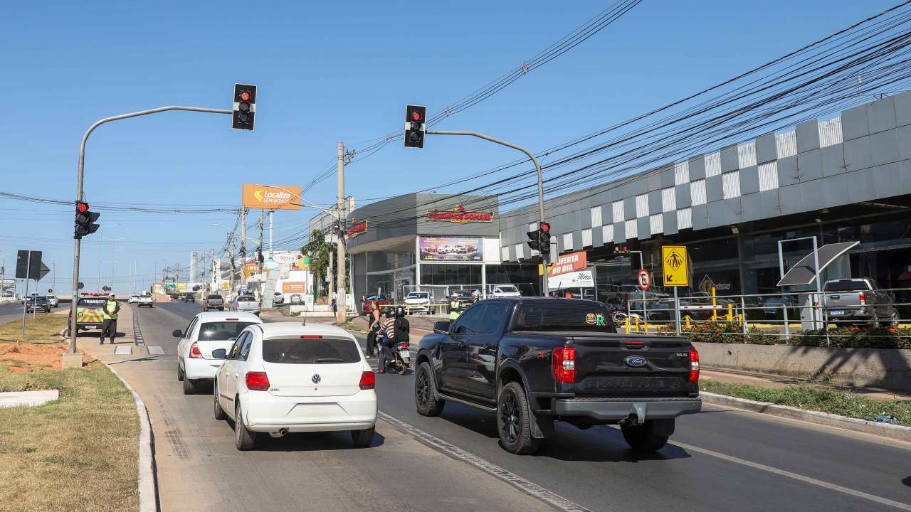 Novo semáforo na Avenida da FEB deve entrar em funcionamento em breve