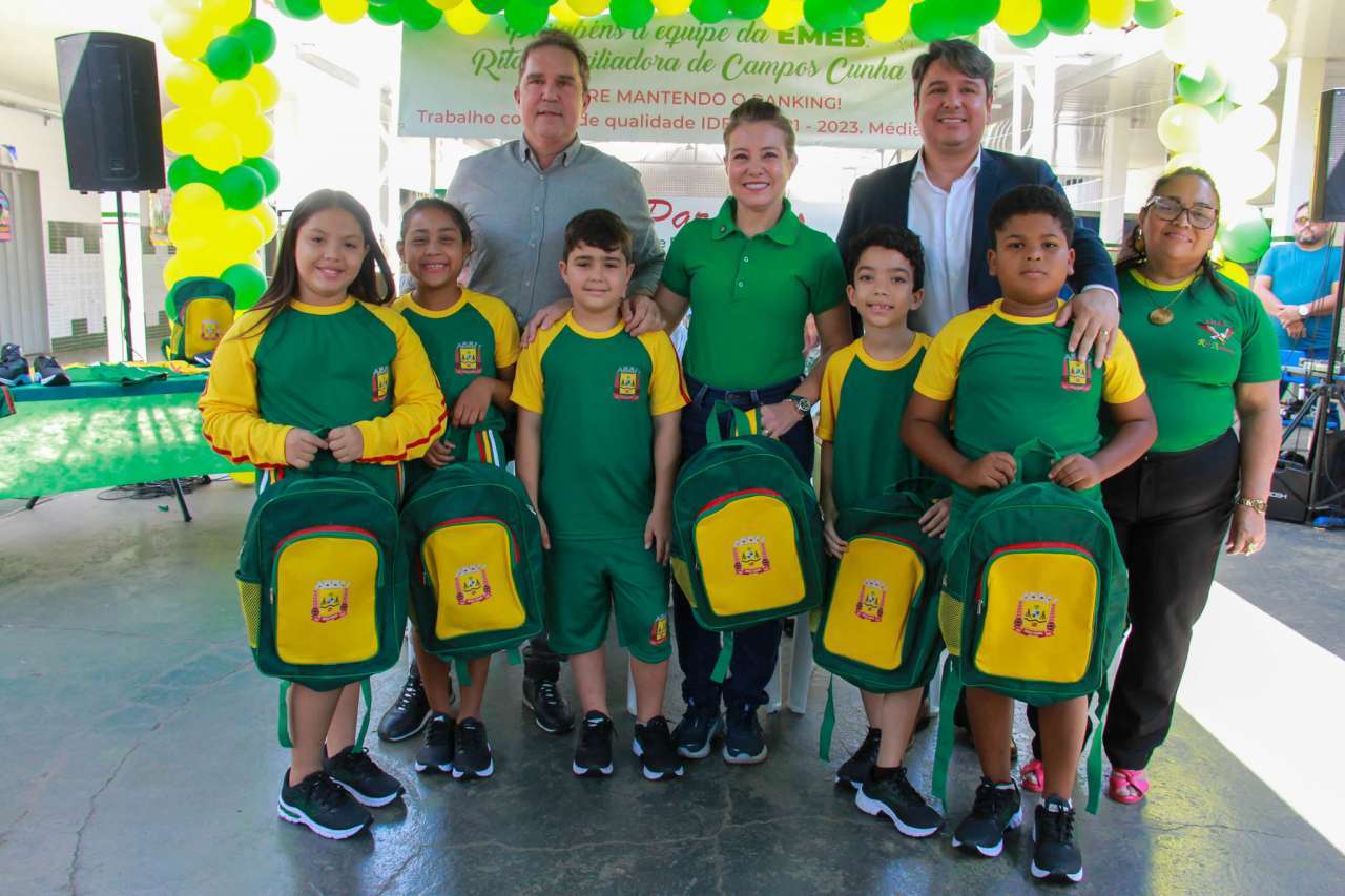 Educação cumpre meta e entrega 100% dos kits de uniformes nas escolas da rede municipal
