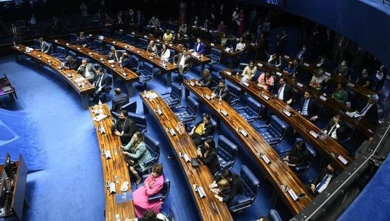 Senado aprova projeto que dispensa autorização de marido para mulher fazer laqueadura