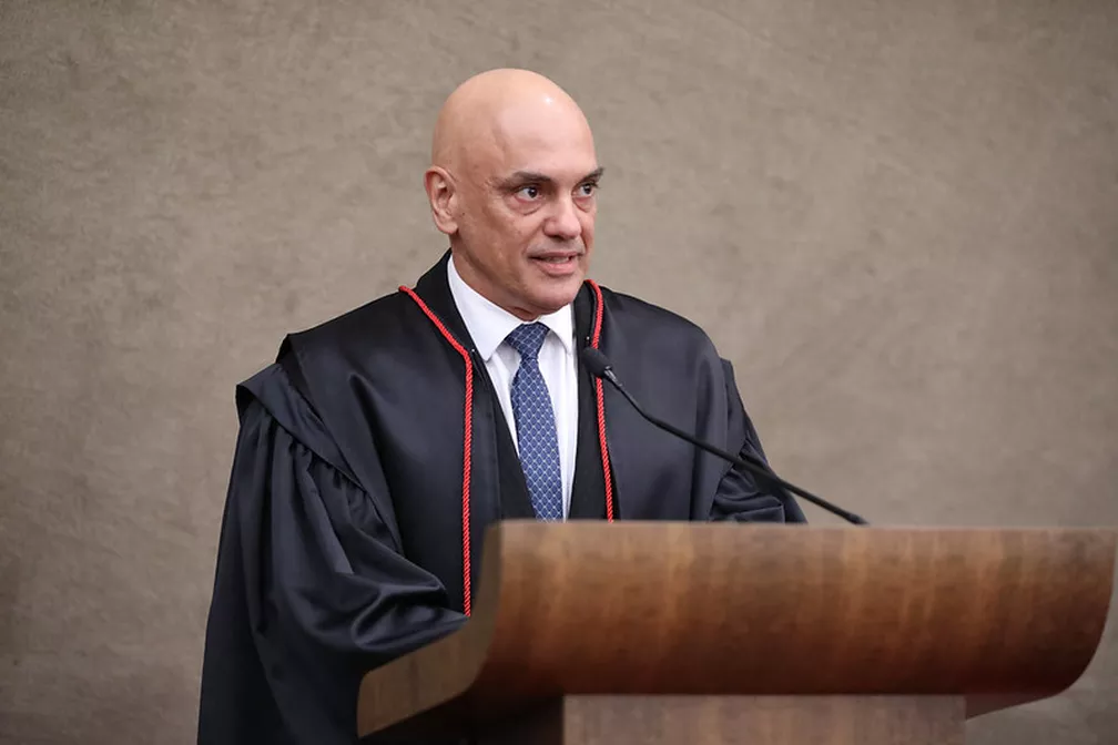 Alexandre de Moraes toma posse como presidente do TSE